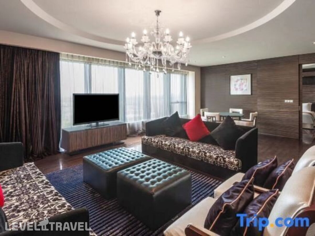 фотографии номера Люкс президентский отеля Holiday Inn Shanghai Hongqiao West, An Ihg Hotel в Китай(Шанхай) - фото №2