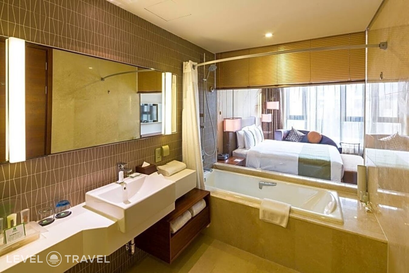 фотографии номера Премиум с видом на город отеля Holiday Inn Shanghai Hongqiao, An Ihg Hotel в Китай(Шанхай) - фото №1