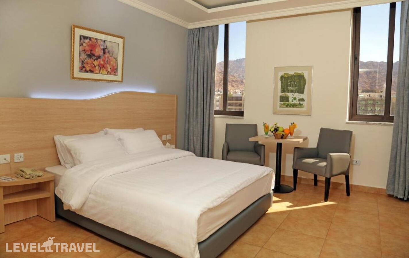 фотографии номера Стандартный номер отеля Golden Tulip Aqaba в Иордания(Акаба) - фото №4