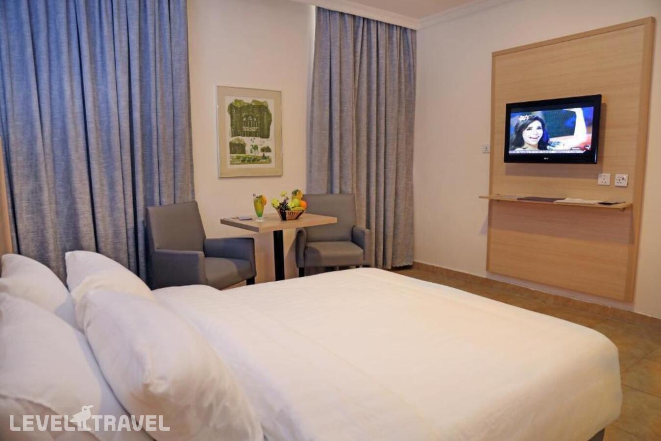 фотографии номера Стандартный номер отеля Golden Tulip Aqaba в Иордания(Акаба) - фото №3