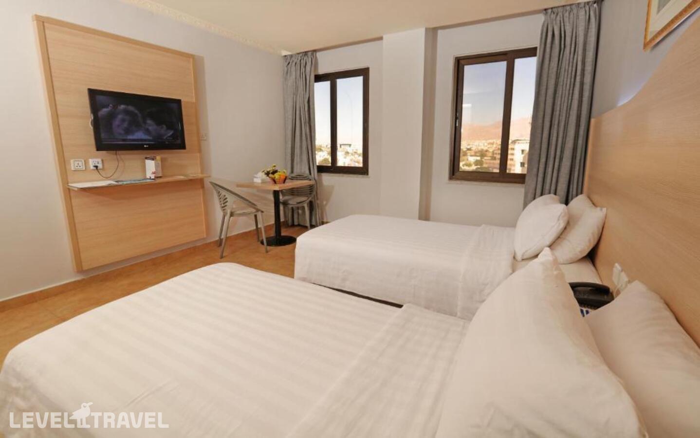 фотографии номера Стандартный номер отеля Golden Tulip Aqaba в Иордания(Акаба) - фото №12