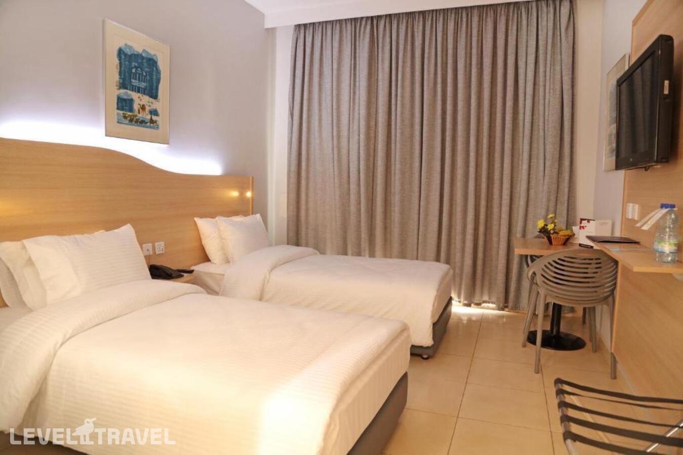 фотографии номера Стандартный номер отеля Golden Tulip Aqaba в Иордания(Акаба) - фото №9