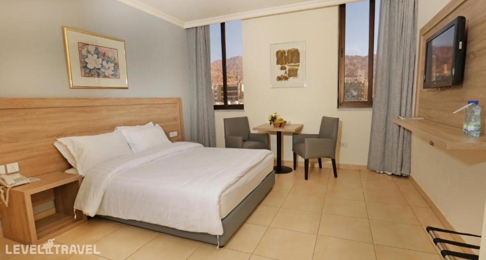 фотографии номера Стандартный номер отеля Golden Tulip Aqaba в Иордания(Акаба) - фото №2