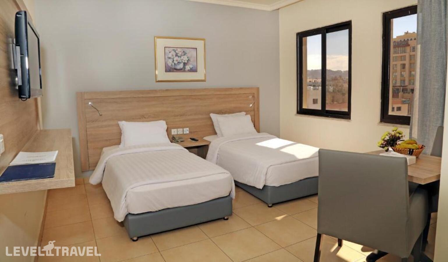 фотографии номера Стандартный номер отеля Golden Tulip Aqaba в Иордания(Акаба) - фото №8