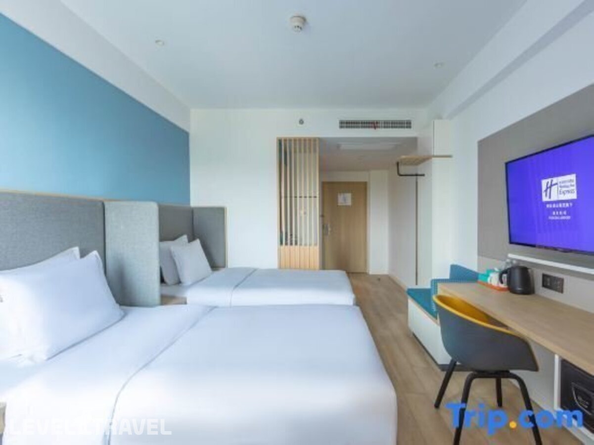 фотографии номера Улучшенный номер отеля Holiday Inn Express Shanghai Pudong Airport, An Ihg Hotel в Китай(Шанхай) - фото №2
