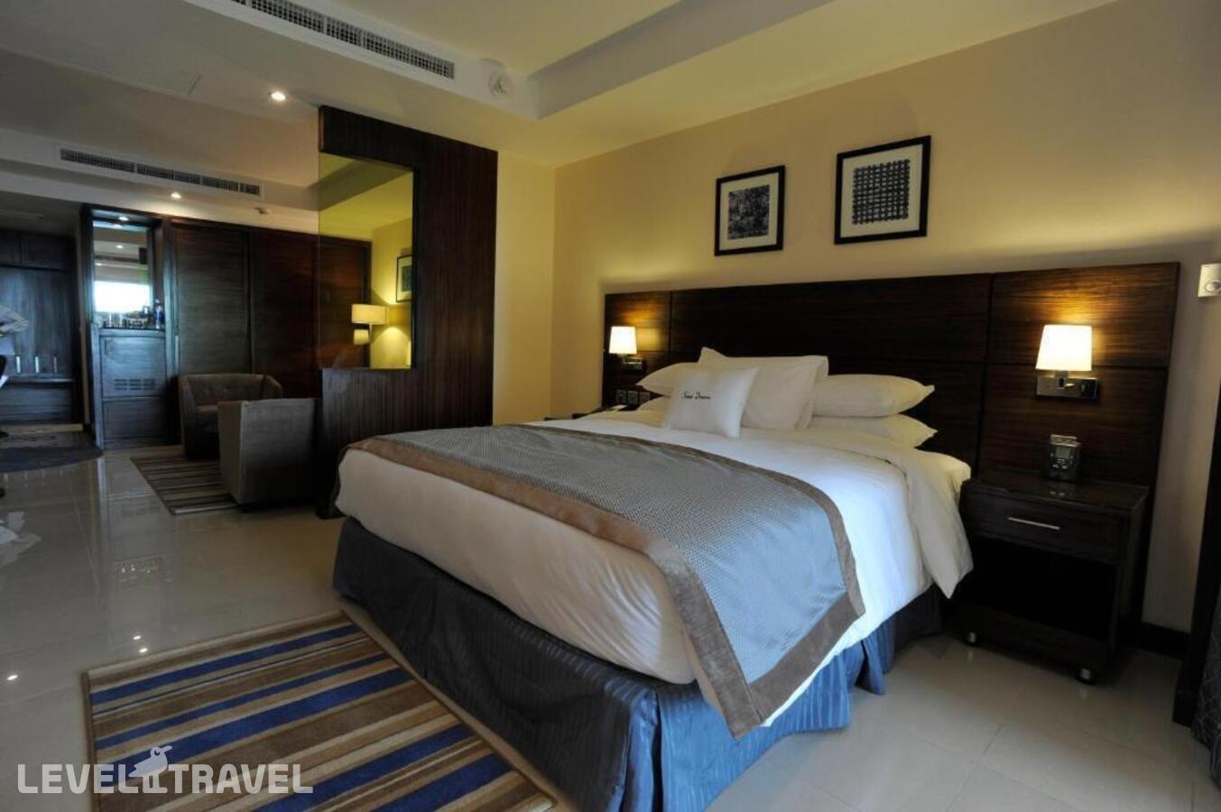 фотографии номера Полулюкс отеля Double Tree By Hilton Aqaba в Иордания(Акаба) - фото №2