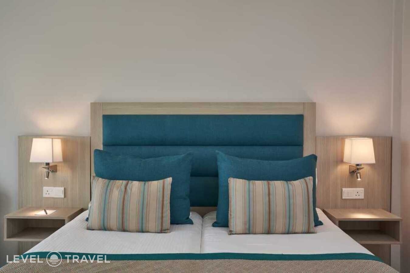фотографии номера Стандартный с видом на внутреннюю территорию отеля Atlantica Aeneas Resort & Spa в Кипр(Айа-Напа) - фото №2