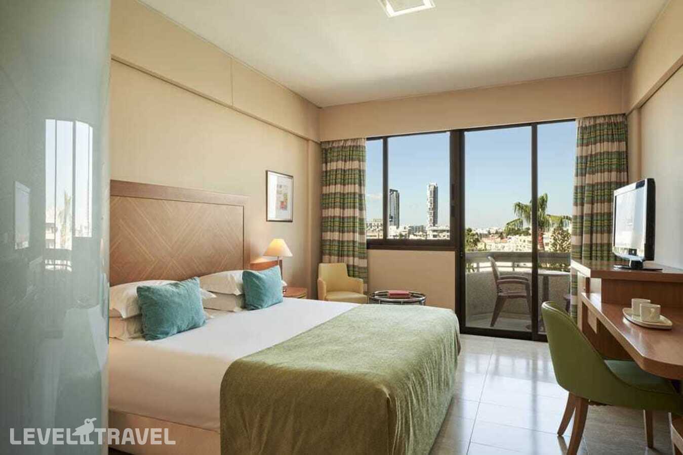 фотографии номера Стандартный с видом на внутреннюю территорию отеля Atlantica Oasis в Кипр(Потамос Гермасойя) - фото №1