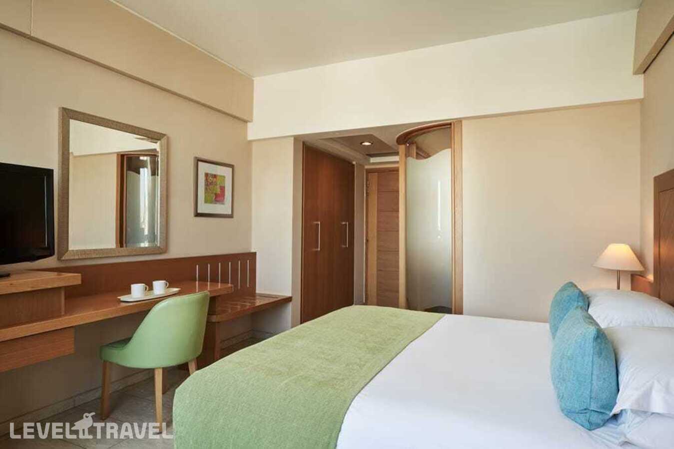 фотографии номера Стандартный с видом на внутреннюю территорию отеля Atlantica Oasis в Кипр(Потамос Гермасойя) - фото №2