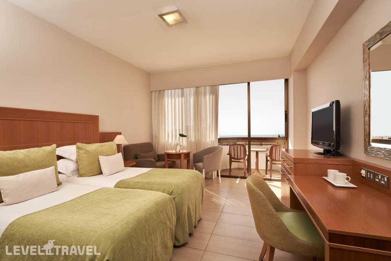 фотографии номера Стандартный с видом на внутреннюю территорию отеля Atlantica Oasis в Кипр(Потамос Гермасойя) - фото №3