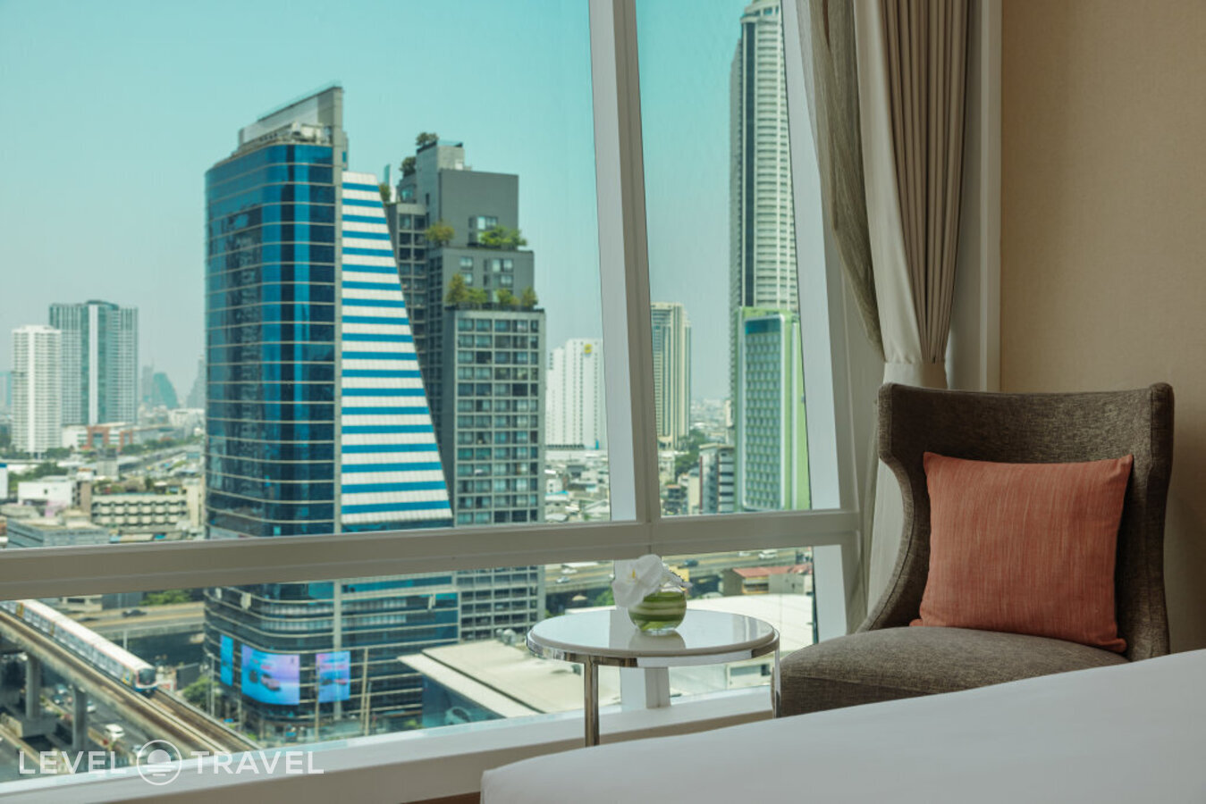 фотографии номера Трехместный улучшенный отеля Eastin Grand Hotel Sathorn в Таиланд(Бангкок) - фото №3