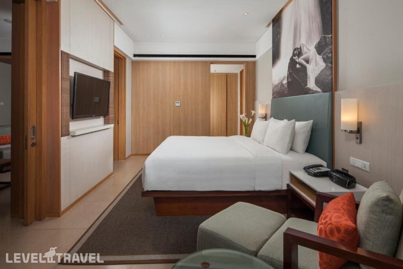 фотографии номера Люкс с видом на бассейн отеля Courtyard By Marriott Bali Seminyak в Индонезия(Семиньяк) - фото №1