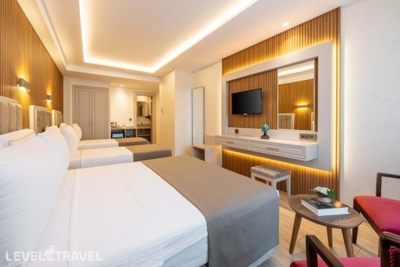 фотографии номера Трехместный улучшенный отеля Orka Taksim Suites & Hotel (ex.Suiteness Taksim Hotel) в Турция(Бейоглу) - фото №1