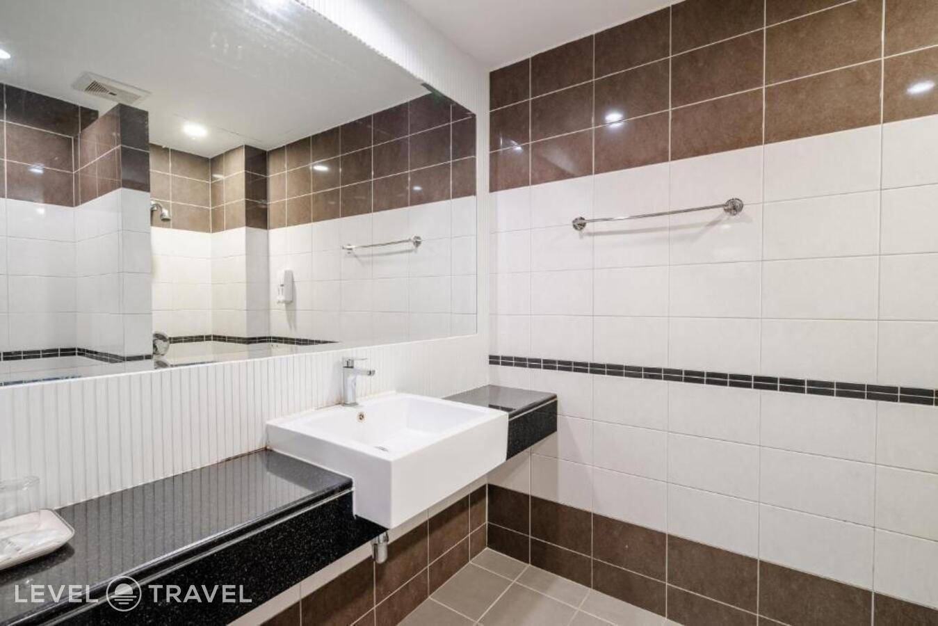 фотографии номера Гранд делюкс (две односпальные кровати) отеля Bhukitta Boutique Hotel в Таиланд(город Пхукет) - фото №8