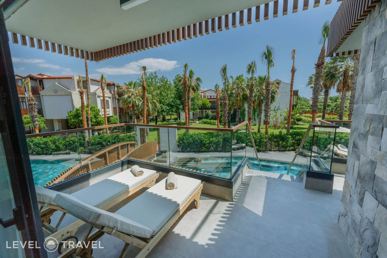 Клубный делюкс Swim Up (выход в бассейн по лестнице) — фото 1