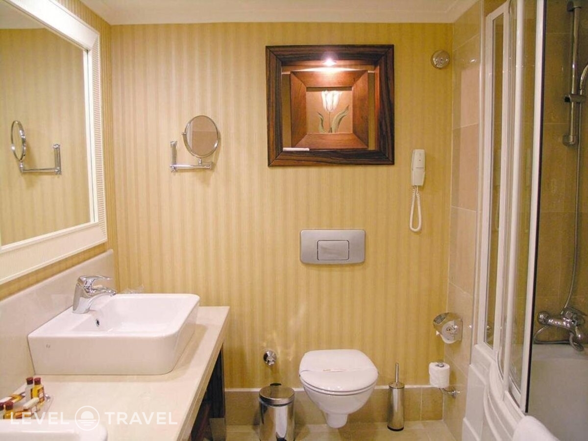 Стандартный с видом на бассейн (две односпальные кровати) — фото 8