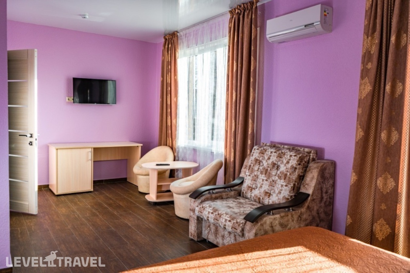 фотографии номера Четырехместный семейный с балконом отеля Golden Sunrise Hotel в Россия(Лермонтово) - фото №6