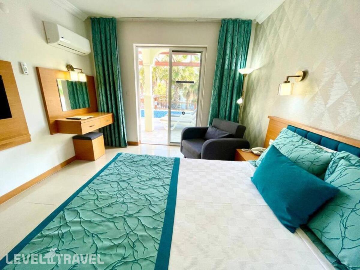 фотографии номера Двухместный номер Swim-Up двуспальная кровать отеля Green Forest Holiday Village в Турция(Олюдениз) - фото №1