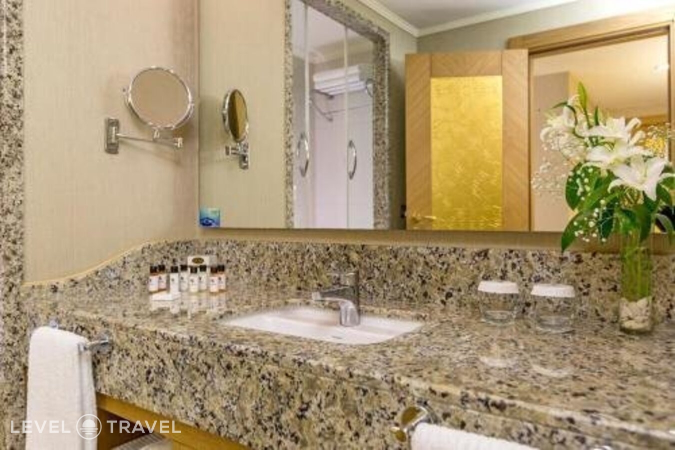 фотографии номера Улучшенный с частичным видом на море отеля Royal Holiday Palace Hotel в Турция(Лара) - фото №17
