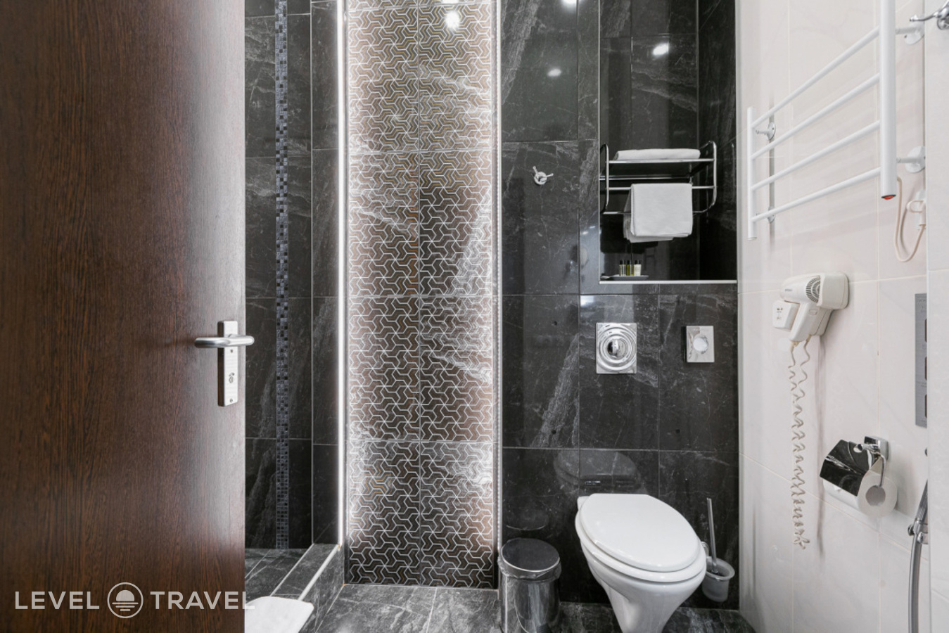 фотографии номера Двухместный номер Стандарт с видом на внутренний двор двуспальная кровать отеля Невский Форум в Россия(Центральный район) - фото №7