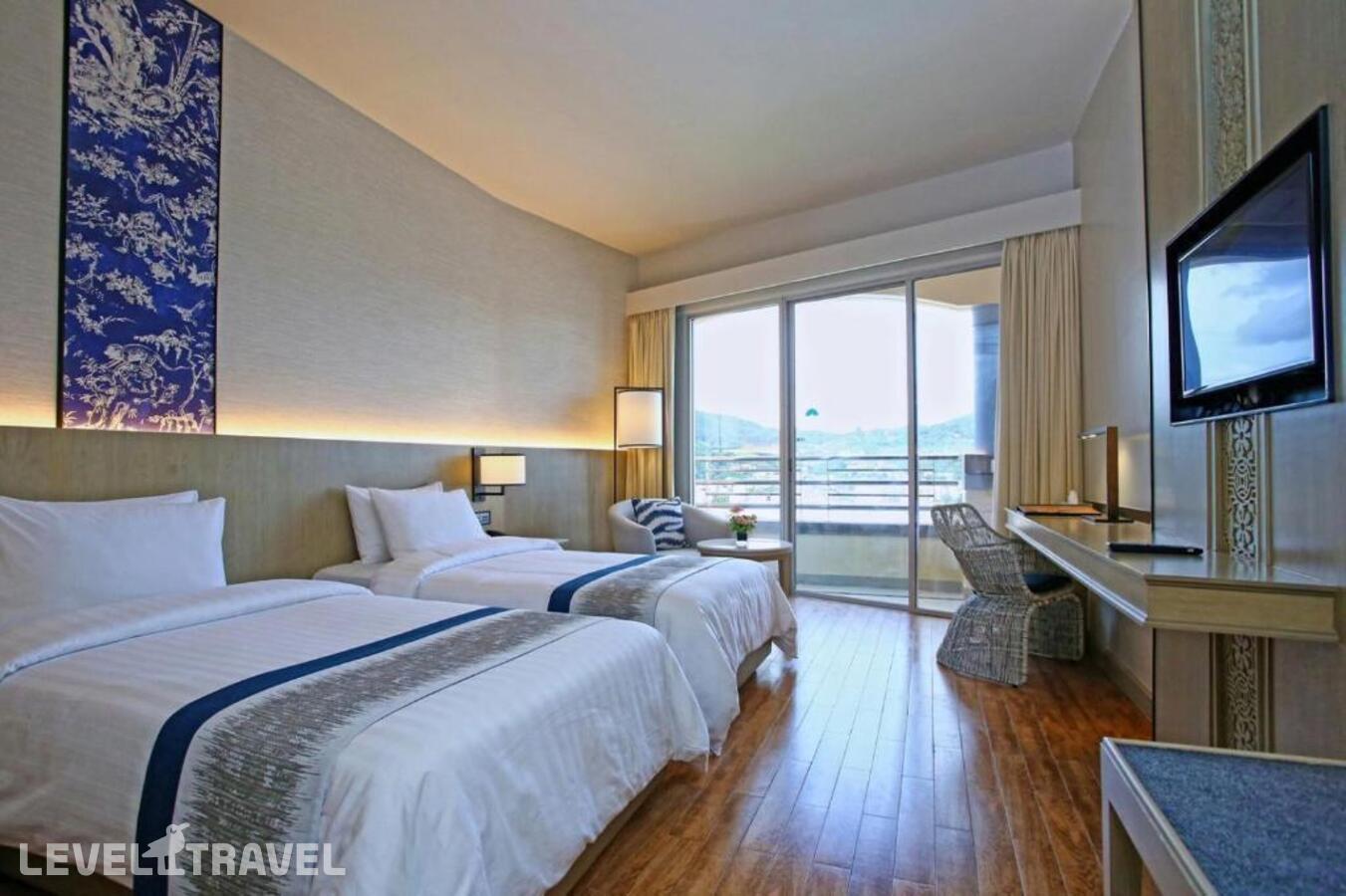 фотографии номера Делюкс с видом на море отеля The Royal Paradise Hotel & Spa в Таиланд(Патонг Бич) - фото №2