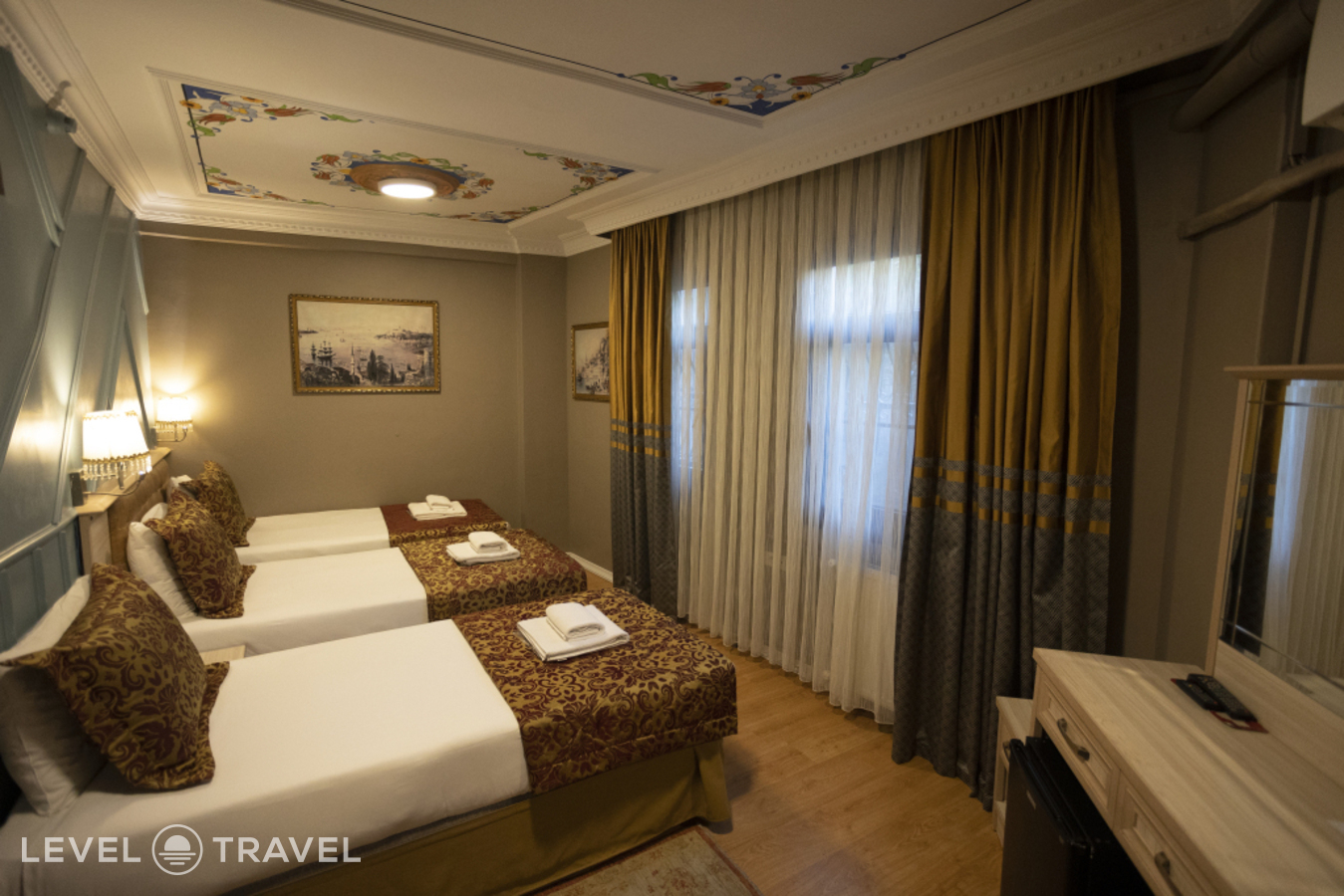 фотографии номера Трёхместный номер отеля Tashkonak Hotel Istanbul в Турция(Фатих) - фото №3