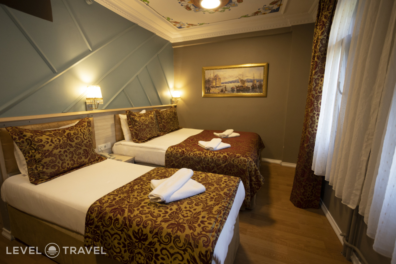 фотографии номера Трёхместный номер отеля Tashkonak Hotel Istanbul в Турция(Фатих) - фото №9