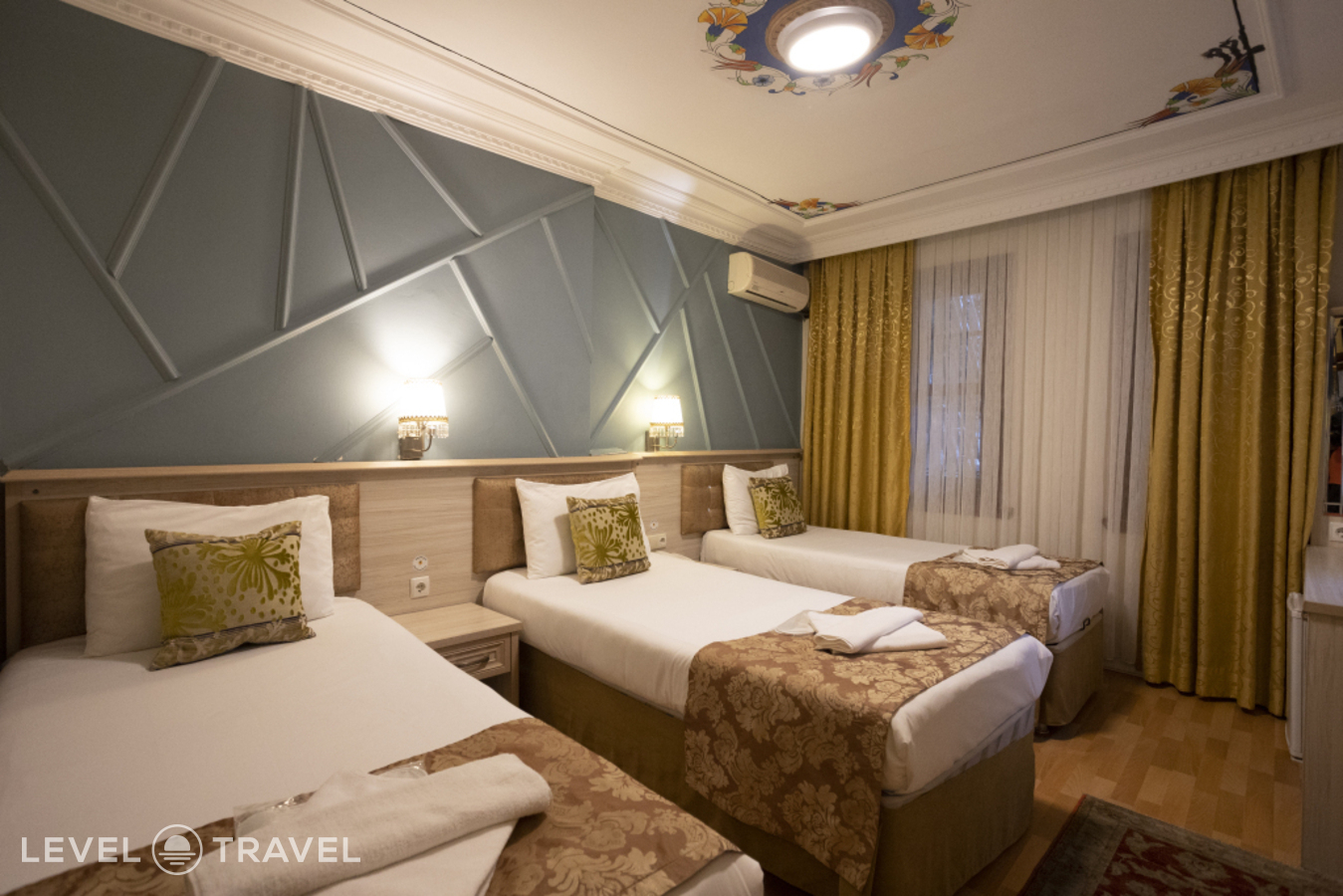 фотографии номера Трёхместный номер отеля Tashkonak Hotel Istanbul в Турция(Фатих) - фото №6