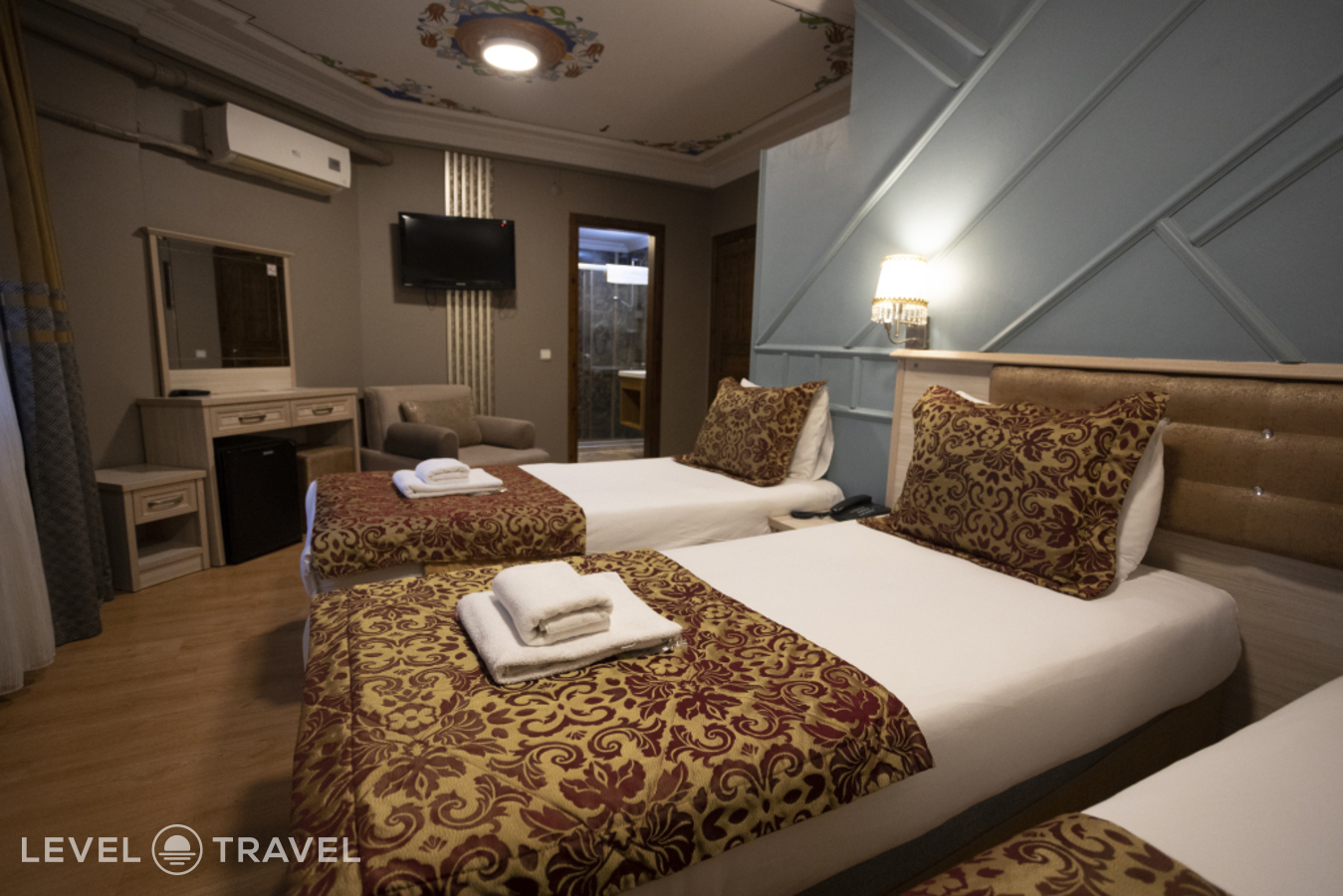 фотографии номера Трёхместный номер отеля Tashkonak Hotel Istanbul в Турция(Фатих) - фото №1