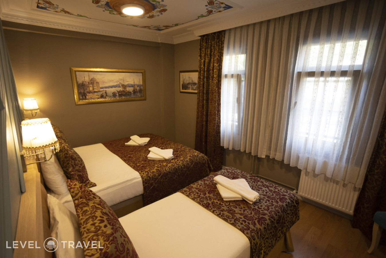 фотографии номера Трёхместный номер отеля Tashkonak Hotel Istanbul в Турция(Фатих) - фото №12