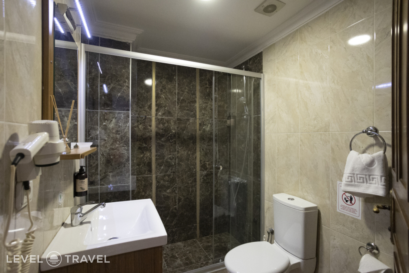 фотографии номера Трёхместный номер отеля Tashkonak Hotel Istanbul в Турция(Фатих) - фото №5