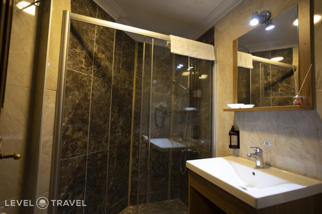 фотографии номера Трёхместный номер отеля Tashkonak Hotel Istanbul в Турция(Фатих) - фото №4