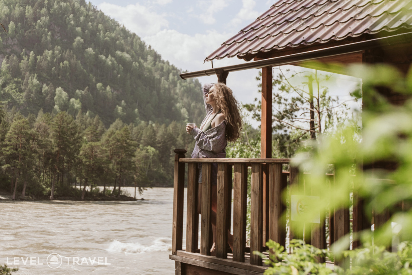 фотографии номера Дом Катунь с балконом и с красивым видом из окна отеля Алтай Берег в Россия(Узнезя) - фото №1