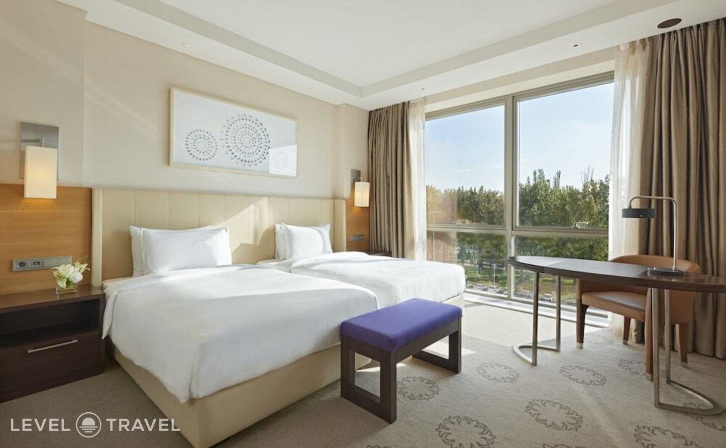 фотографии номера Двухместный номер клубный 2 отдельные кровати отеля Hyatt Regency Tashkent в Узбекистан(Ташкент) - фото №1