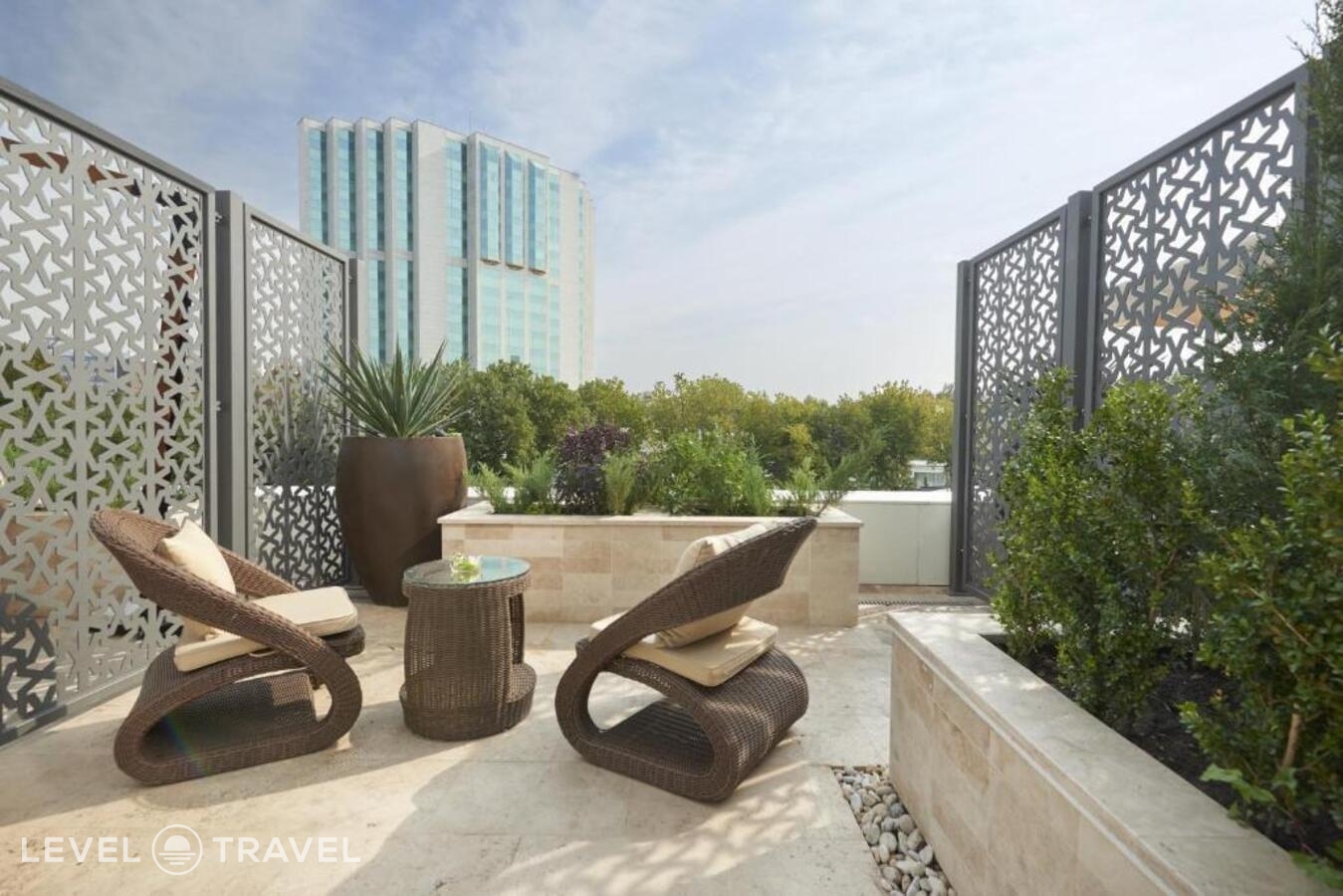 фотографии номера Двухместный номер Deluxe с террасой двуспальная кровать отеля Hyatt Regency Tashkent в Узбекистан(Ташкент) - фото №3