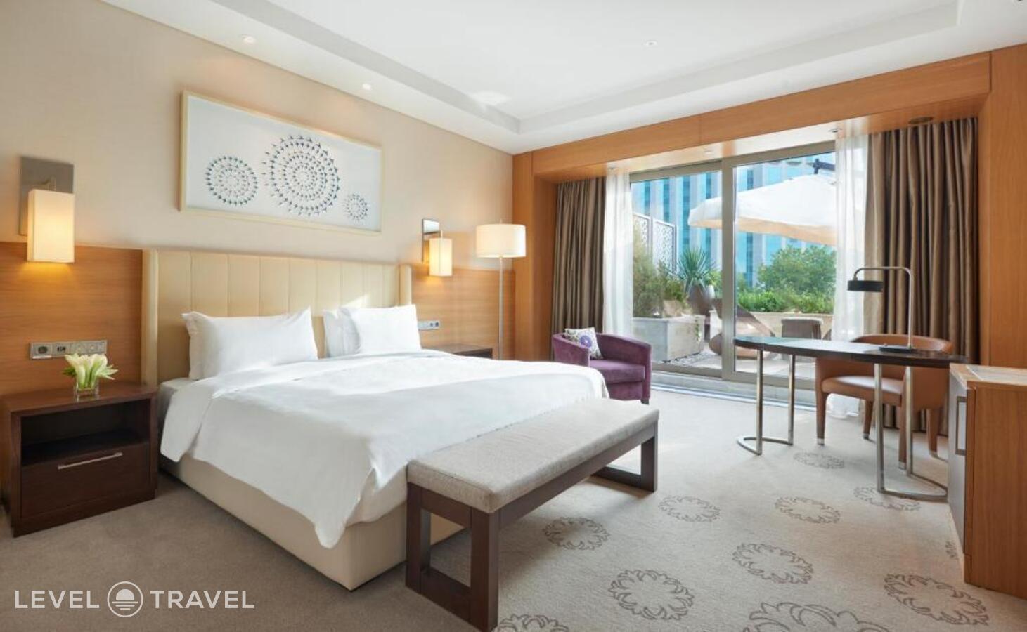 фотографии номера Двухместный номер Deluxe с террасой двуспальная кровать отеля Hyatt Regency Tashkent в Узбекистан(Ташкент) - фото №1