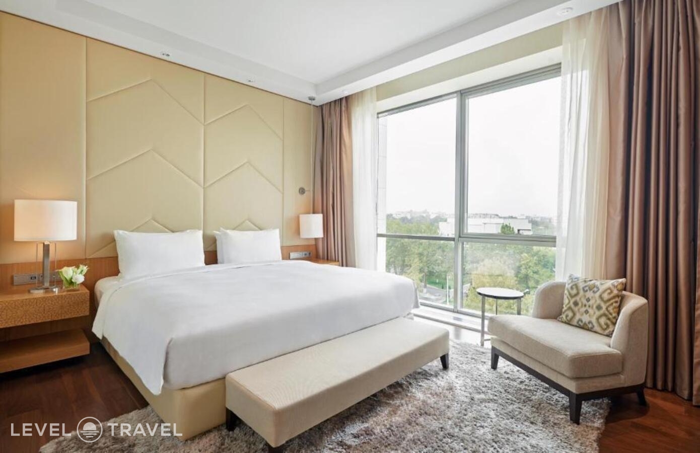 фотографии номера Двухместный люкс Regency двуспальная кровать отеля Hyatt Regency Tashkent в Узбекистан(Ташкент) - фото №1