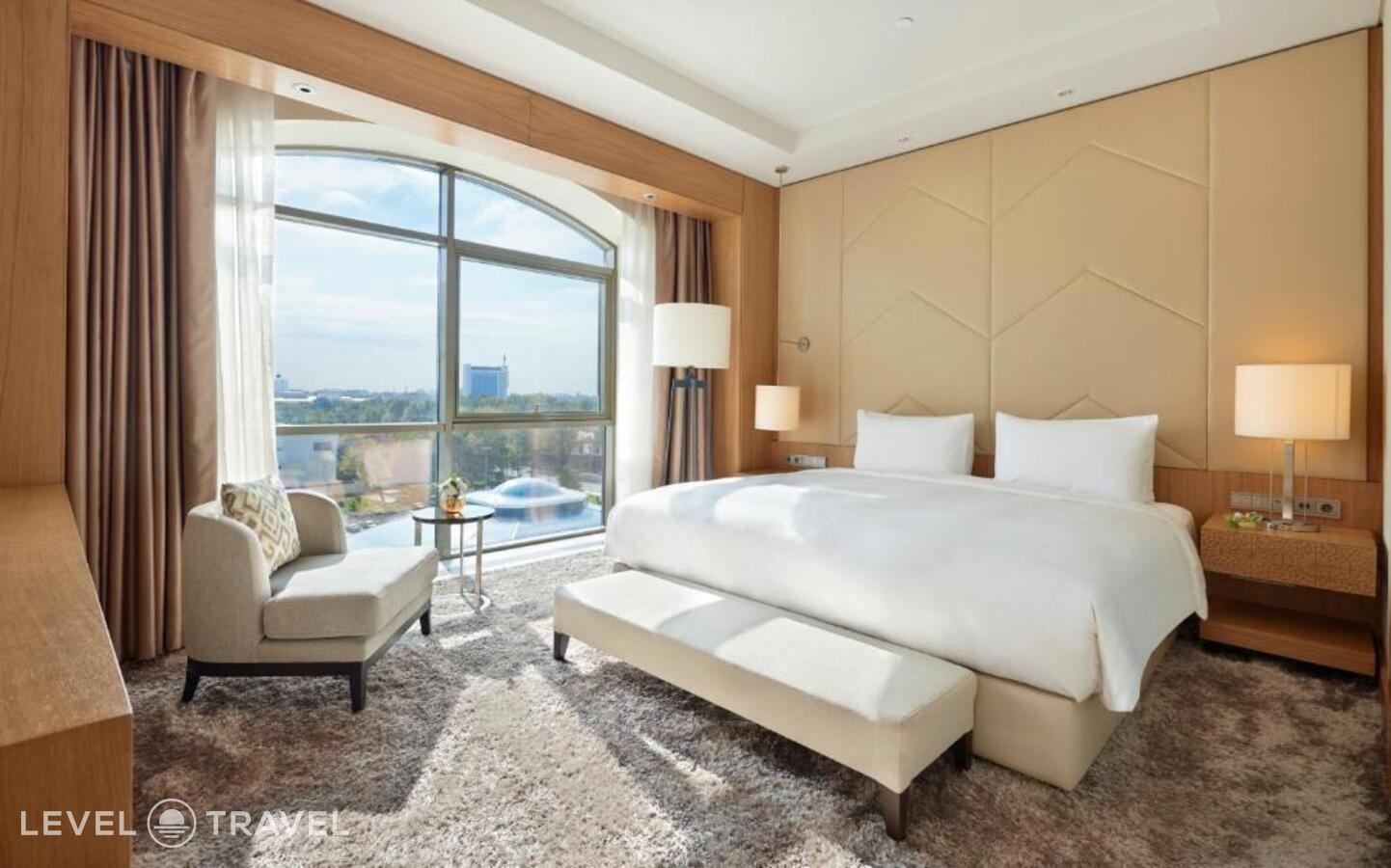 фотографии номера Двухместный люкс Diplomatic двуспальная кровать отеля Hyatt Regency Tashkent в Узбекистан(Ташкент) - фото №1
