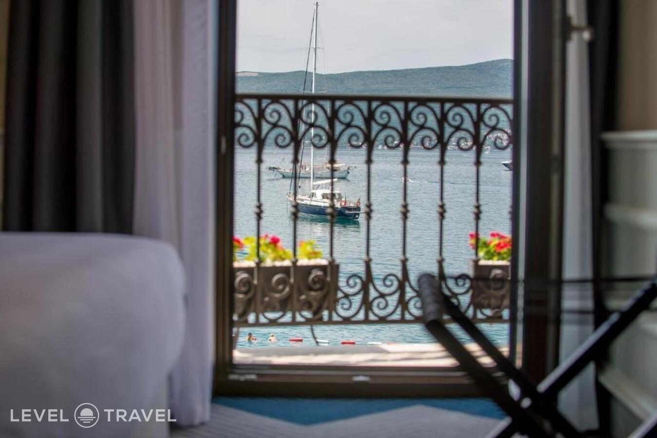 фотографии номера Делюкс с видом на море отеля La Roche Hotel в Черногория(Тиват) - фото №62
