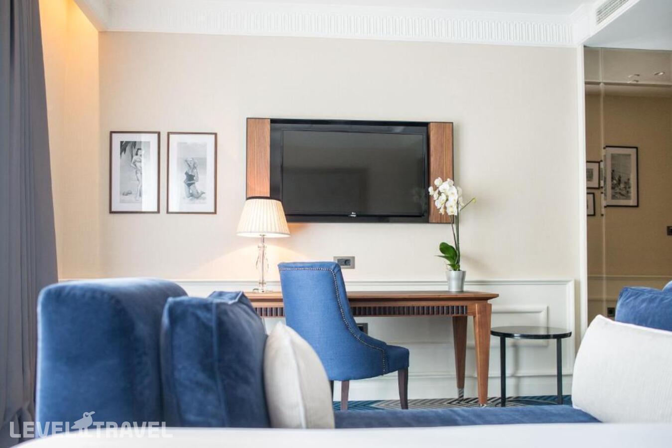 фотографии номера Делюкс с видом на море отеля La Roche Hotel в Черногория(Тиват) - фото №42