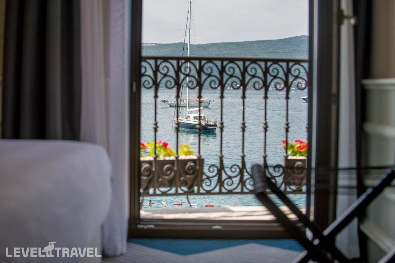 фотографии номера Делюкс с видом на море отеля La Roche Hotel в Черногория(Тиват) - фото №26