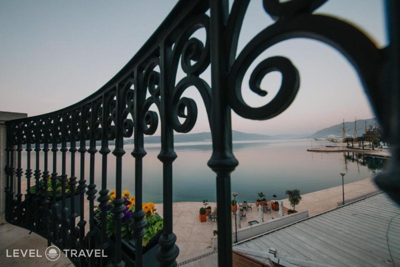 фотографии номера Делюкс с видом на море отеля La Roche Hotel в Черногория(Тиват) - фото №63
