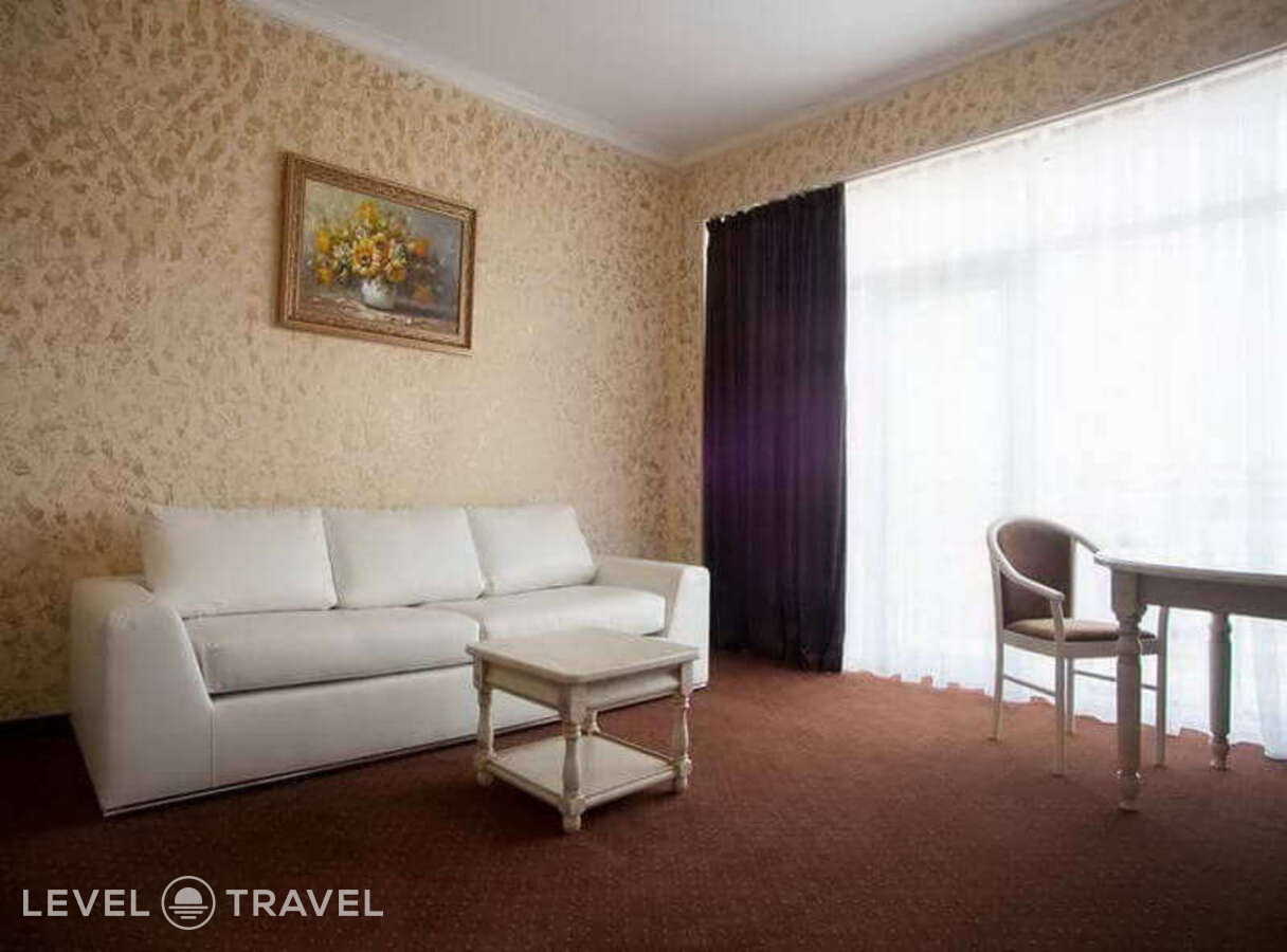 фотографии номера Люкс (главное здание) отеля Отель Прометей Клуб в Россия(Лазаревское) - фото №1