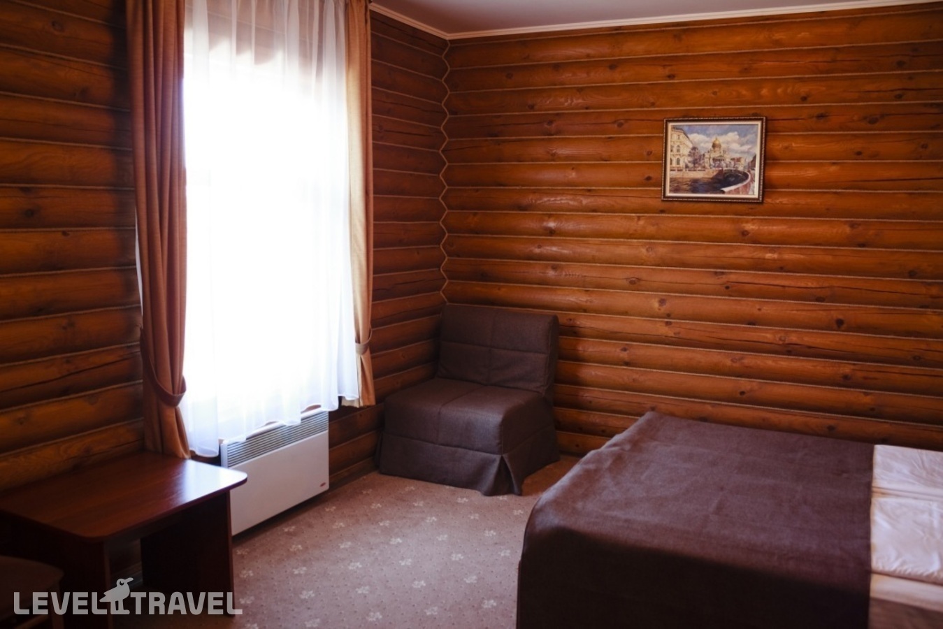 фотографии номера Двухместный семейный номер Comfort с красивым видом из окна двуспальная кровать отеля Отель Фаворит в Россия(Псков) - фото №3