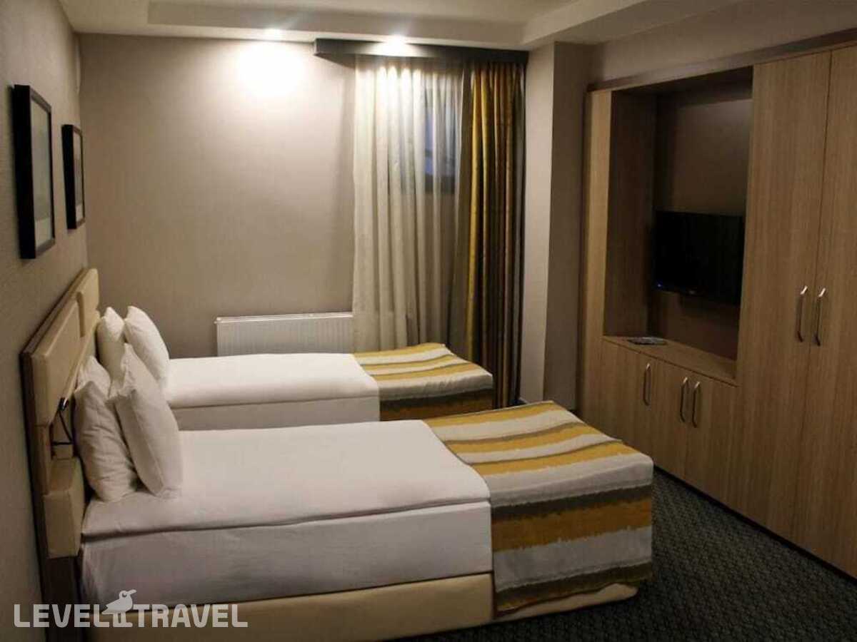 Двухместный номер Economy With Small Window 2 отдельные кровати — фото 2