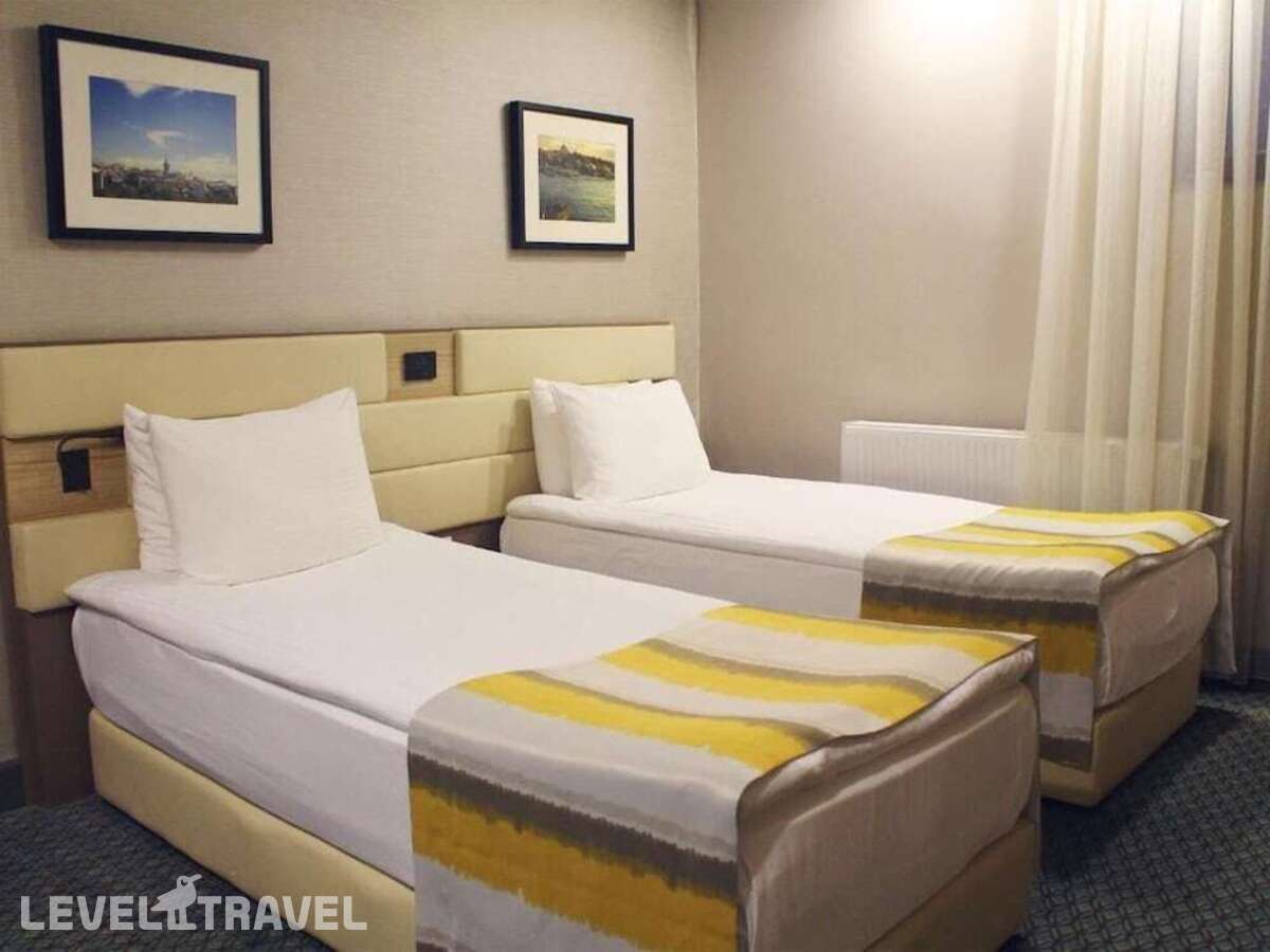 Двухместный номер Economy With Small Window 2 отдельные кровати — фото 1