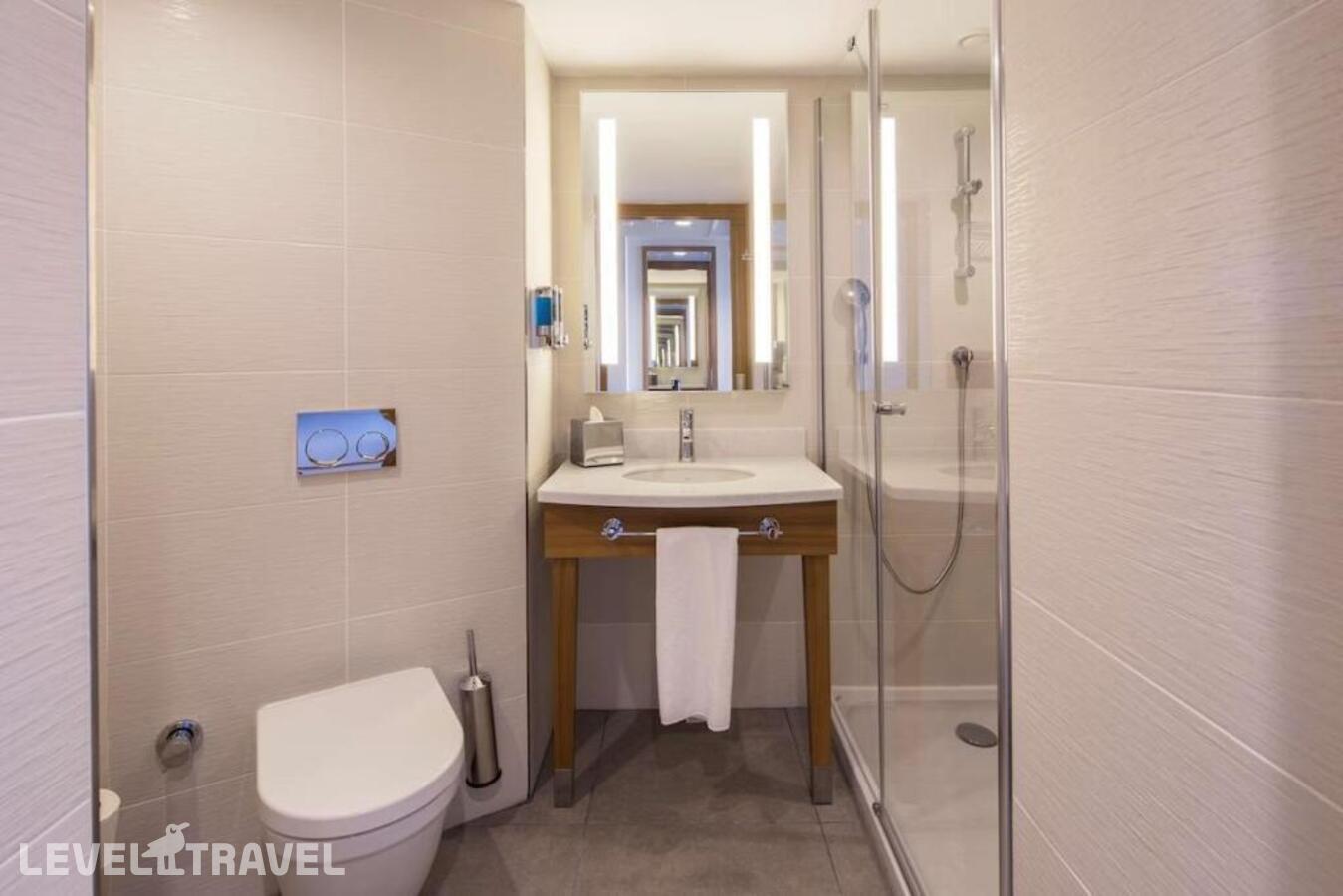 фотографии номера Стандартный с двумя раздельными кроватями отеля Hampton by Hilton Istanbul Kurtkoy в Турция(Пендик) - фото №5