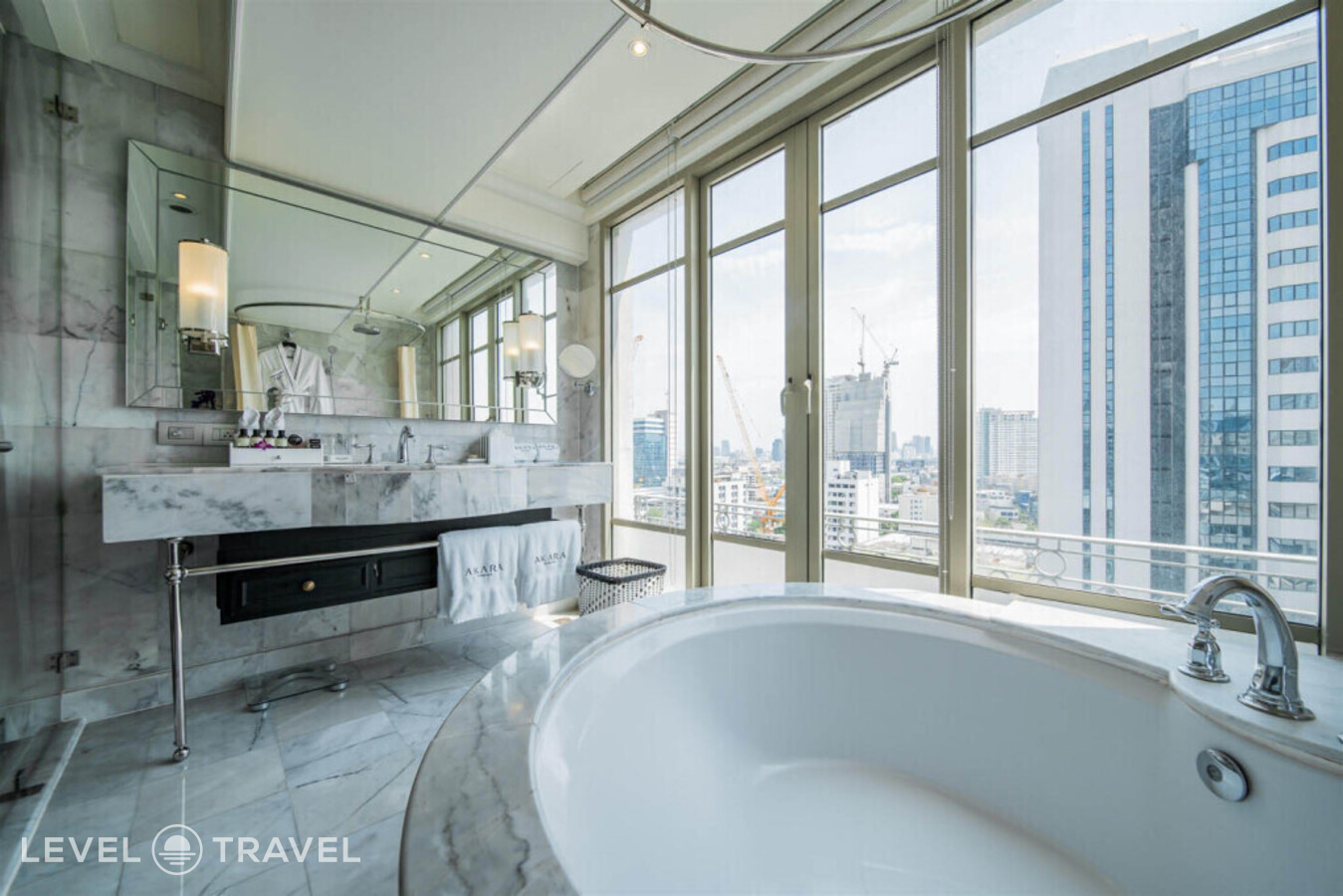 фотографии номера Двухместный Deluxe room Akara двуспальная кровать отеля Akara Hotel Bangkok в Таиланд(Бангкок) - фото №6