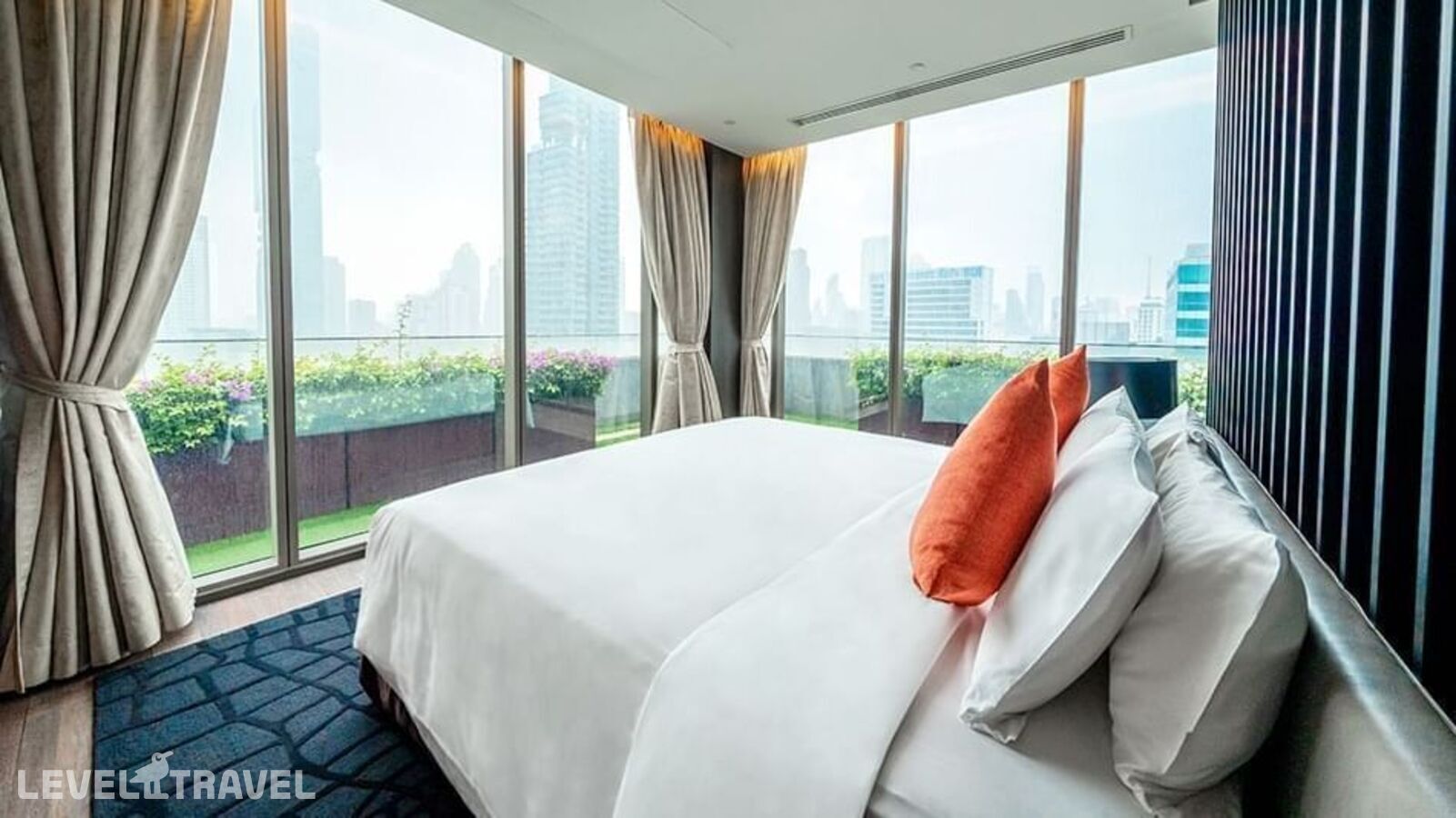фотографии номера Двухместный люкс Amara двуспальная кровать отеля Amara Bangkok в Таиланд(Бангкок) - фото №1