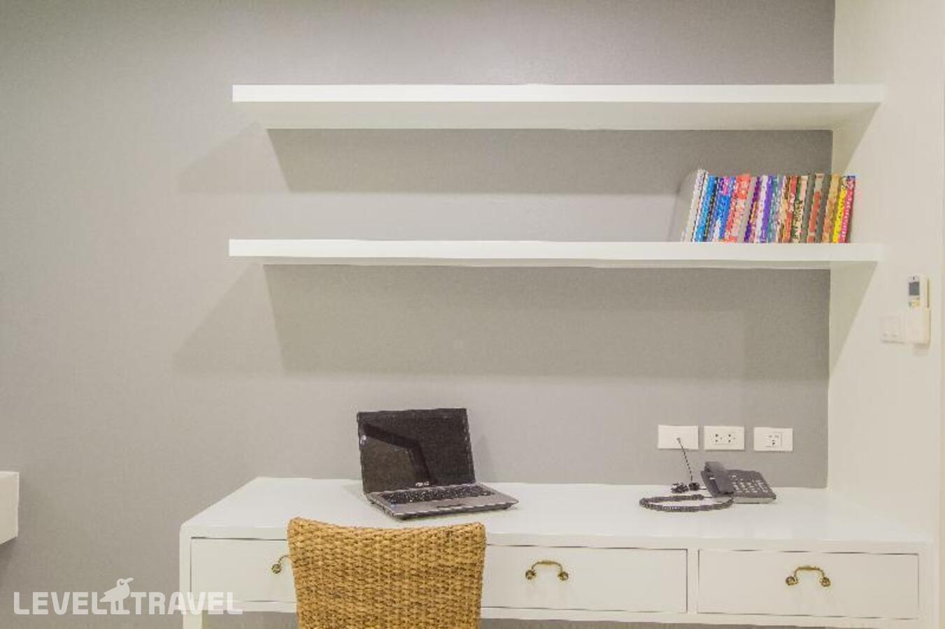 Двухместная студия Deluxe с видом на бассейн двуспальная кровать — фото 1